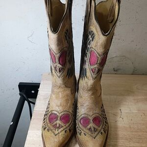 Women’s Corral Tan Leather Western Boots with peace heart wings ❤️